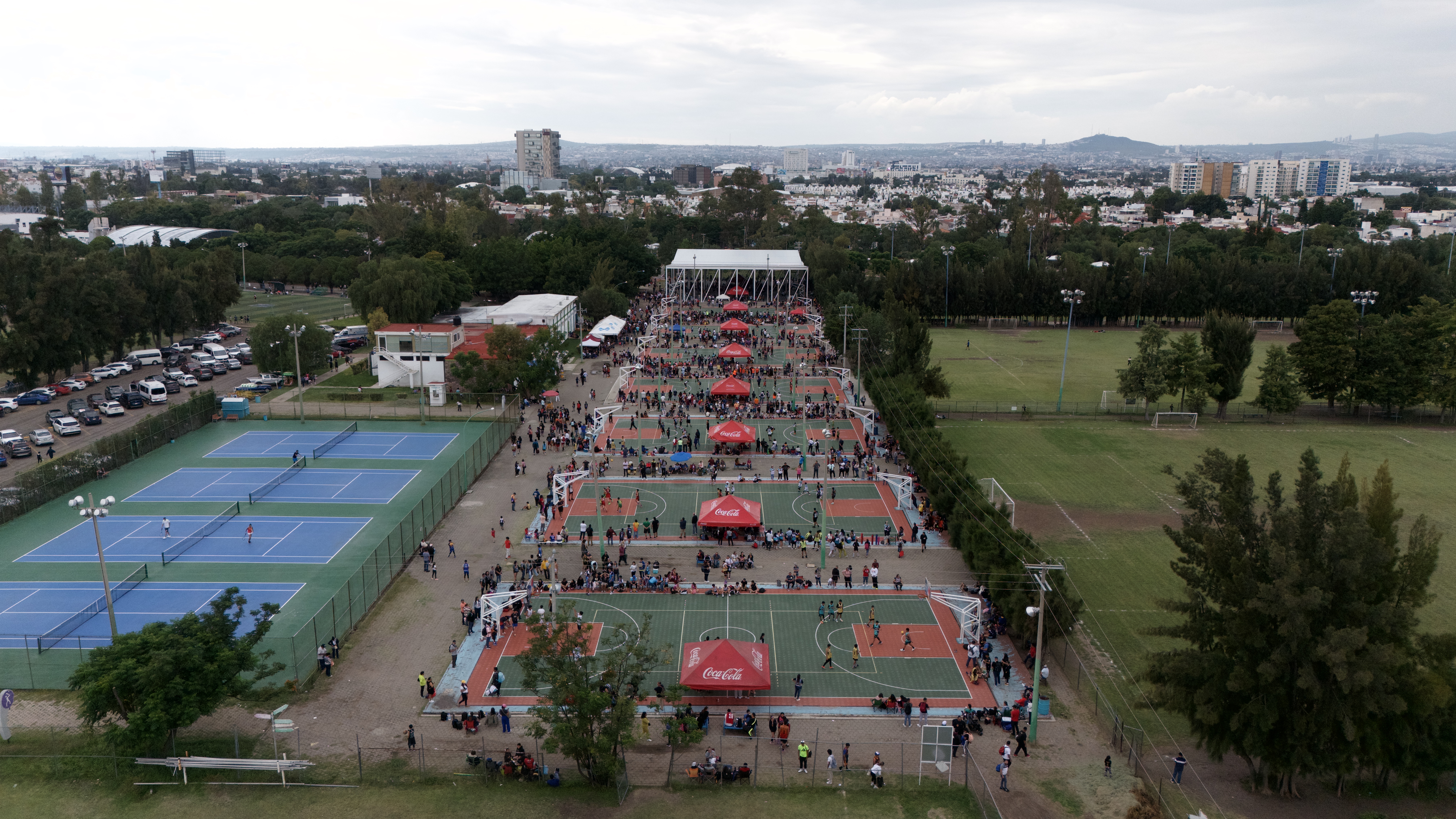 Hoop It Up - Ambiente festivo urbano